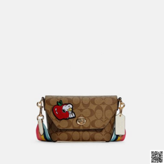 美國🇺🇸a輸入正品 Coach X Peanuts Karlee史努比斜挎包