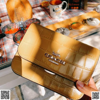 美國代購正品 Brynn Flap 壓紋斜挎包