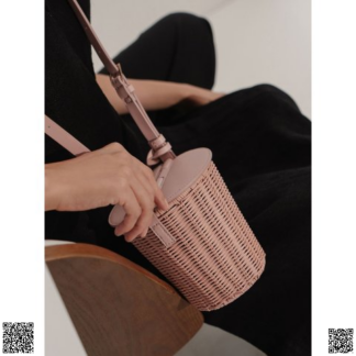 美國代購正品 Charles & Keith 藤製桶包