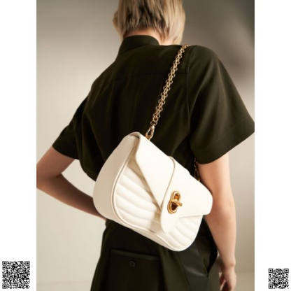 美國代購正品 Charles & Keith Cream Aubrielle 蝶翼腋下包